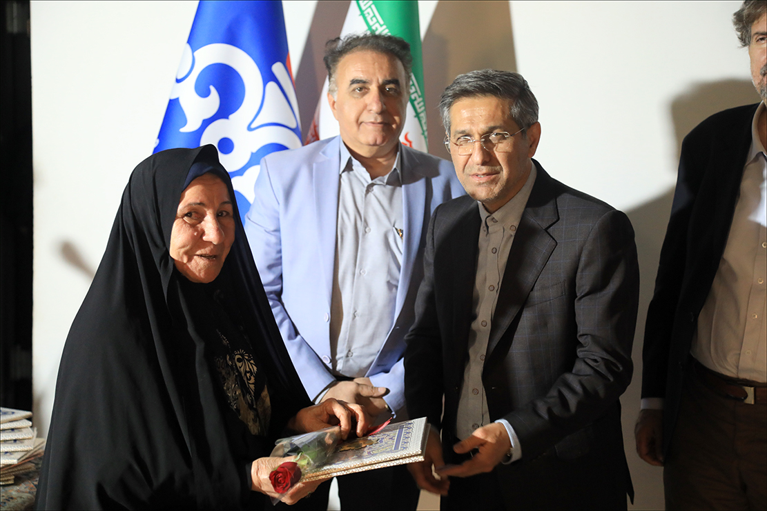 مراسم دیدار و تقدیر از خانواده شهدا به مناسبت گرامیداشت شهدا 5