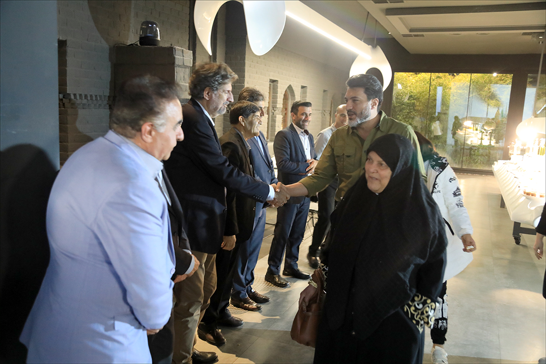 مراسم دیدار و تقدیر از خانواده شهدا به مناسبت گرامیداشت شهدا 8