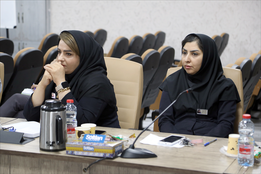 نشست دورمیزی  با محوریت مدیریت بحران در بهداشت و درمان صنعت نفت فارس برگزار شد 11