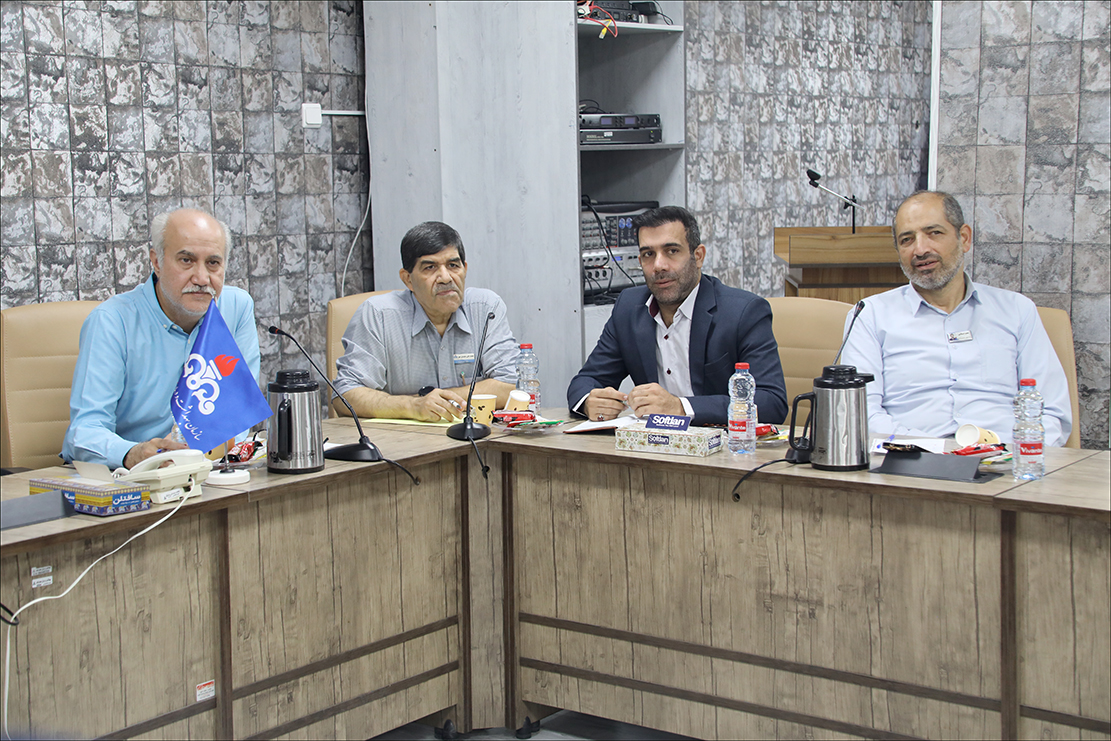 نشست دورمیزی  با محوریت مدیریت بحران در بهداشت و درمان صنعت نفت فارس برگزار شد 16