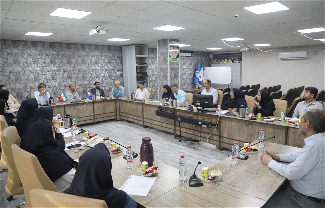 نشست دورمیزی  با محوریت مدیریت بحران در بهداشت و درمان صنعت نفت فارس برگزار شد 21