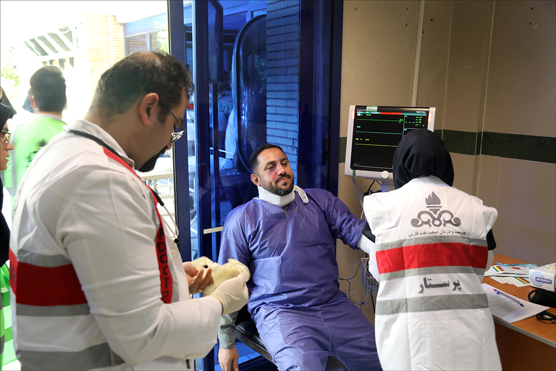 اجرای مانور " مواجهه با مصدومان انبوه" در بهداشت و درمان صنعت نفت فارس 40