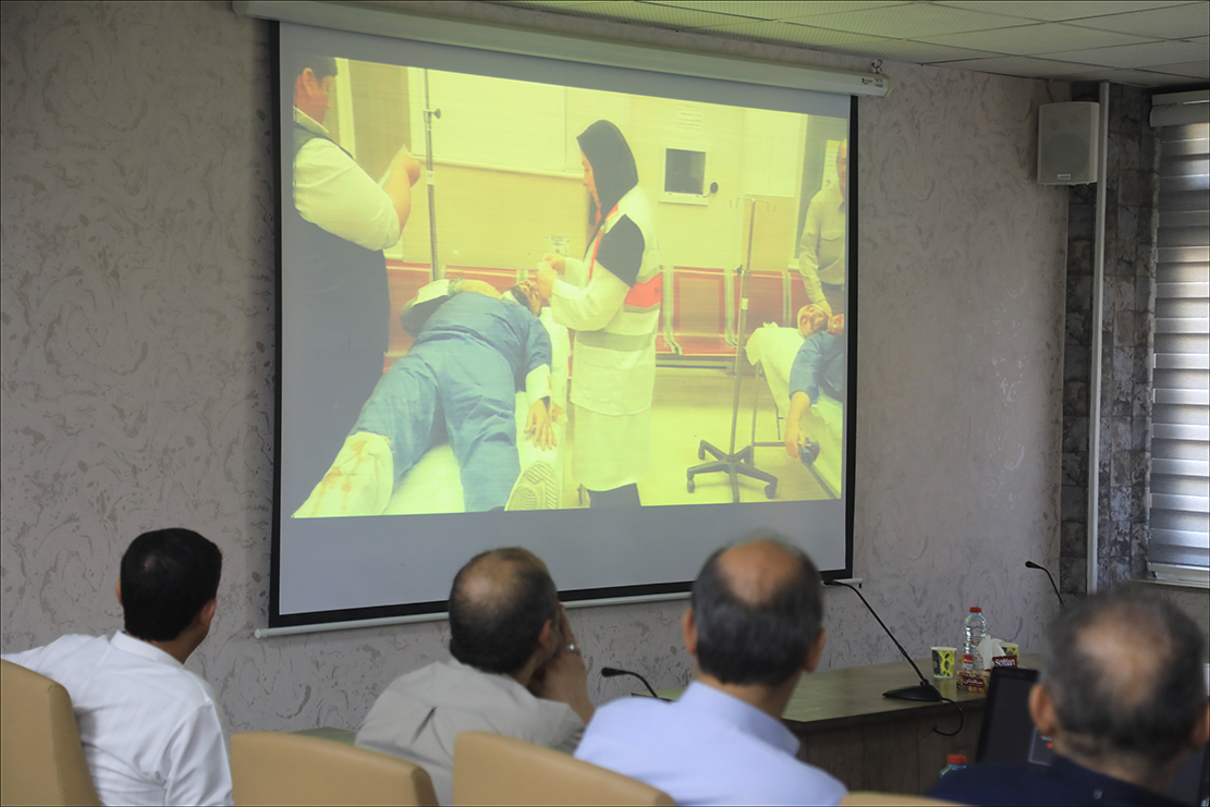 نشست دورمیزی پس از اجرای مانور مواجهه با بحران در بهداشت و درمان صنعت نفت فارس 15