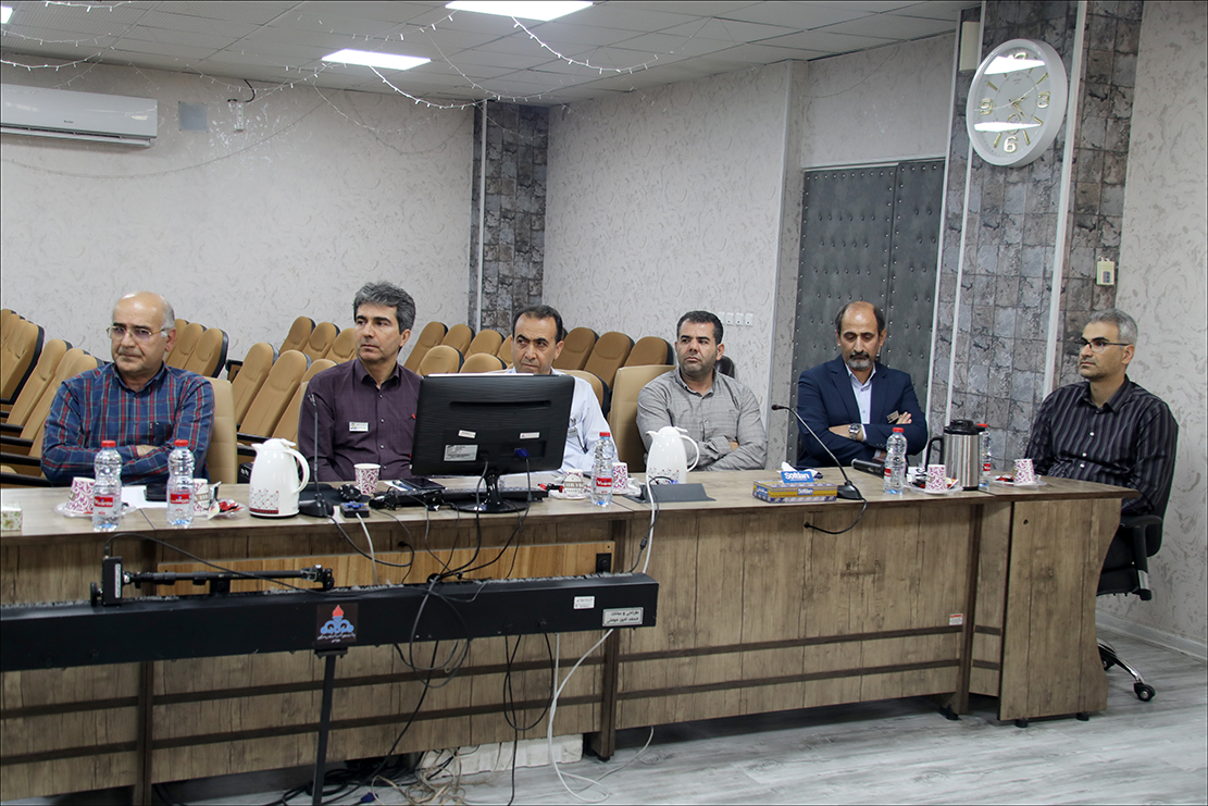 رییس بهداشت و درمان صنعت نفت فارس با مدیران خود به گفتگو نشست 37