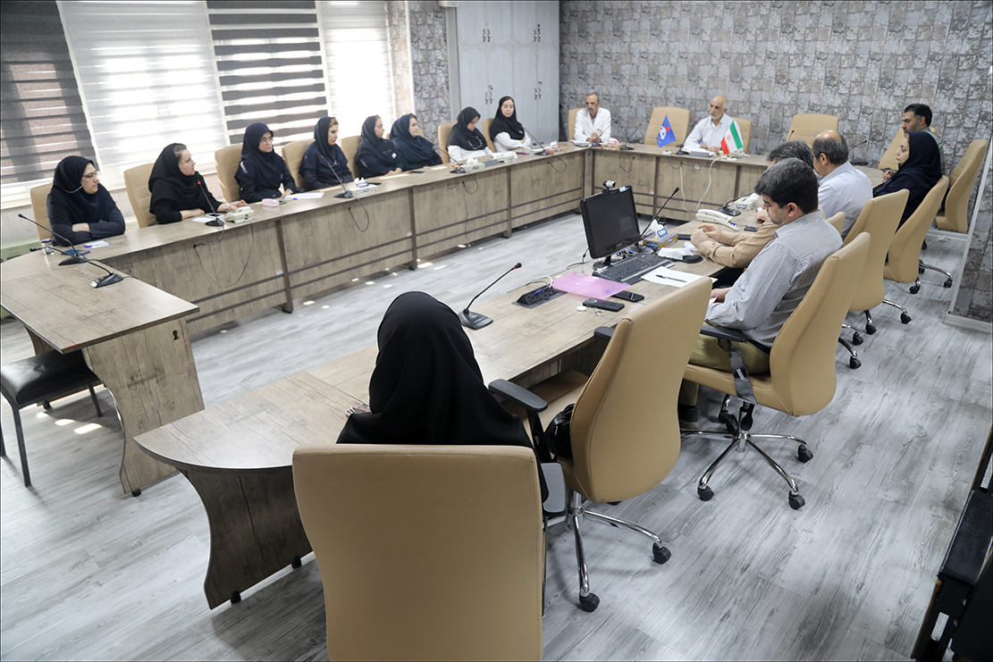 رییس بهداشت و درمان صنعت نفت فارس پای درد و دل پرستاران نشست 1