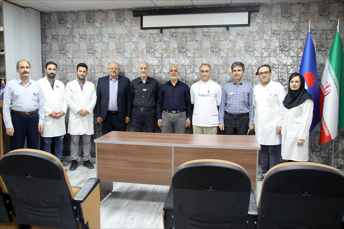 نشست رییس با واحدها/آزمایشگاه 9