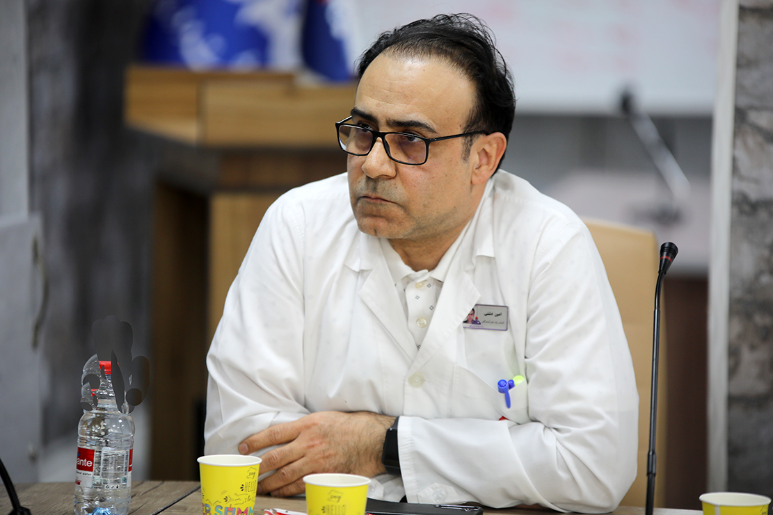 نشست رییس با واحدها/آزمایشگاه 10