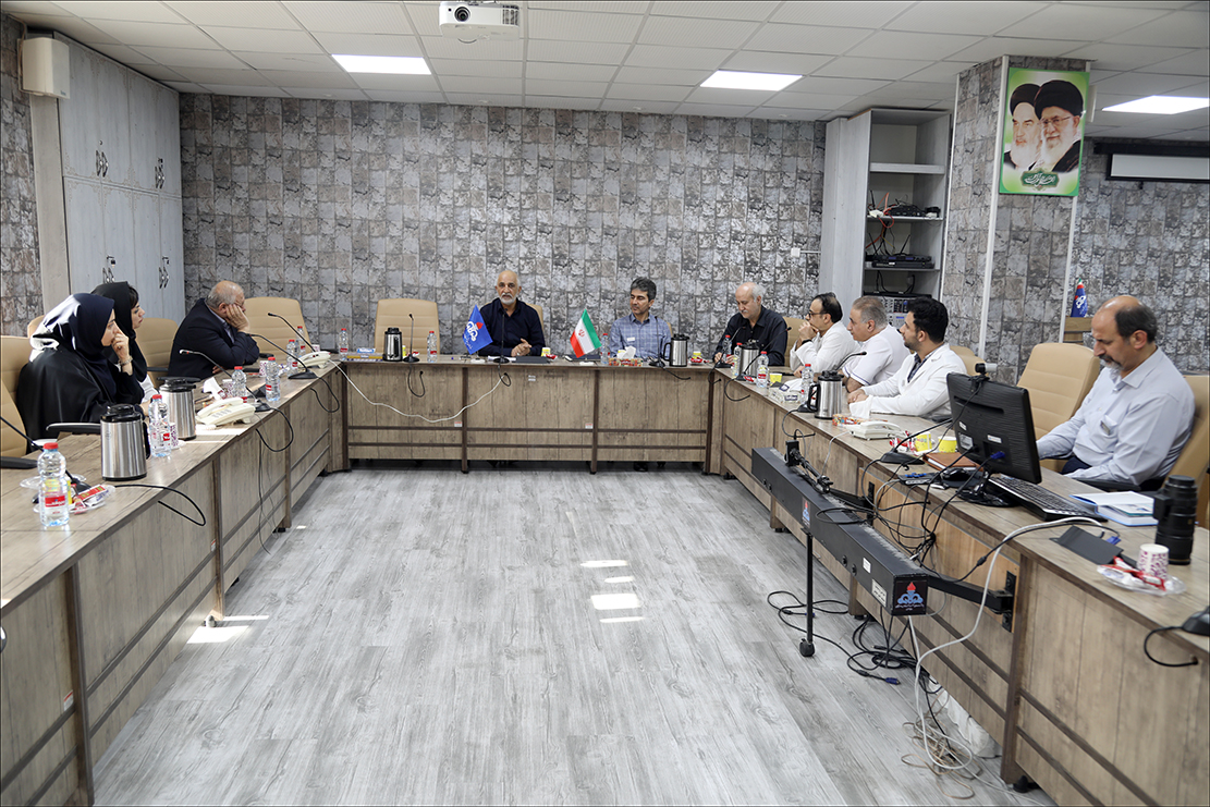 نشست رییس با واحدها/آزمایشگاه 15