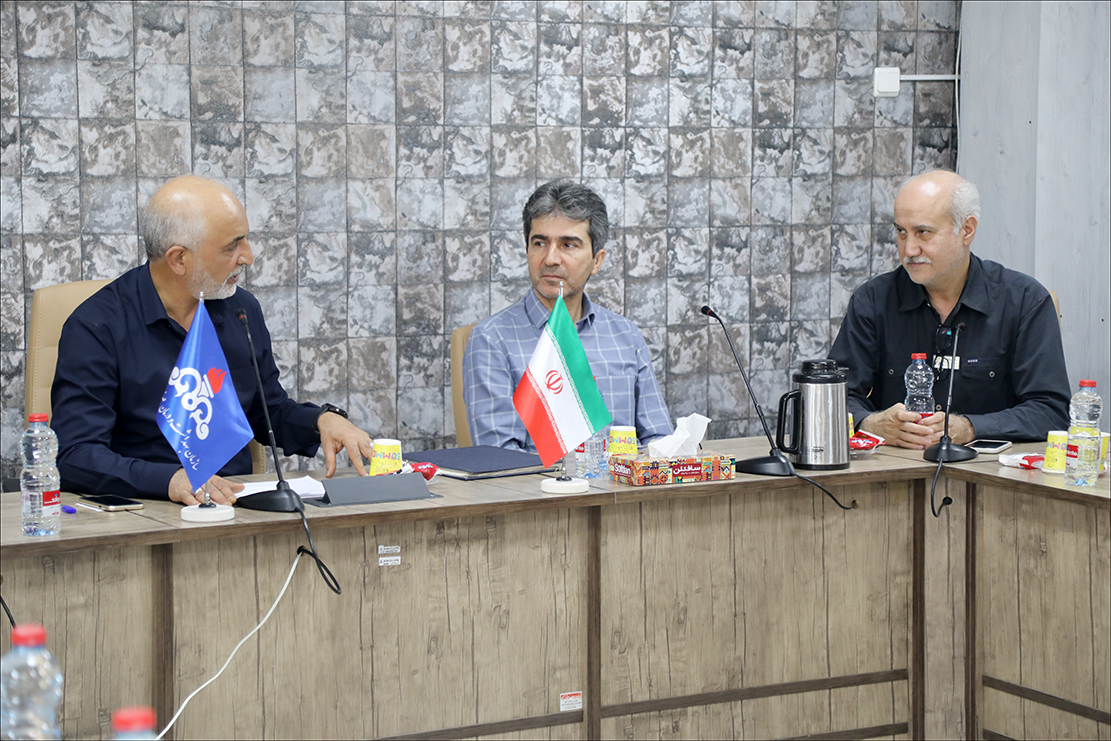 نشست رییس با واحدها/آزمایشگاه 17