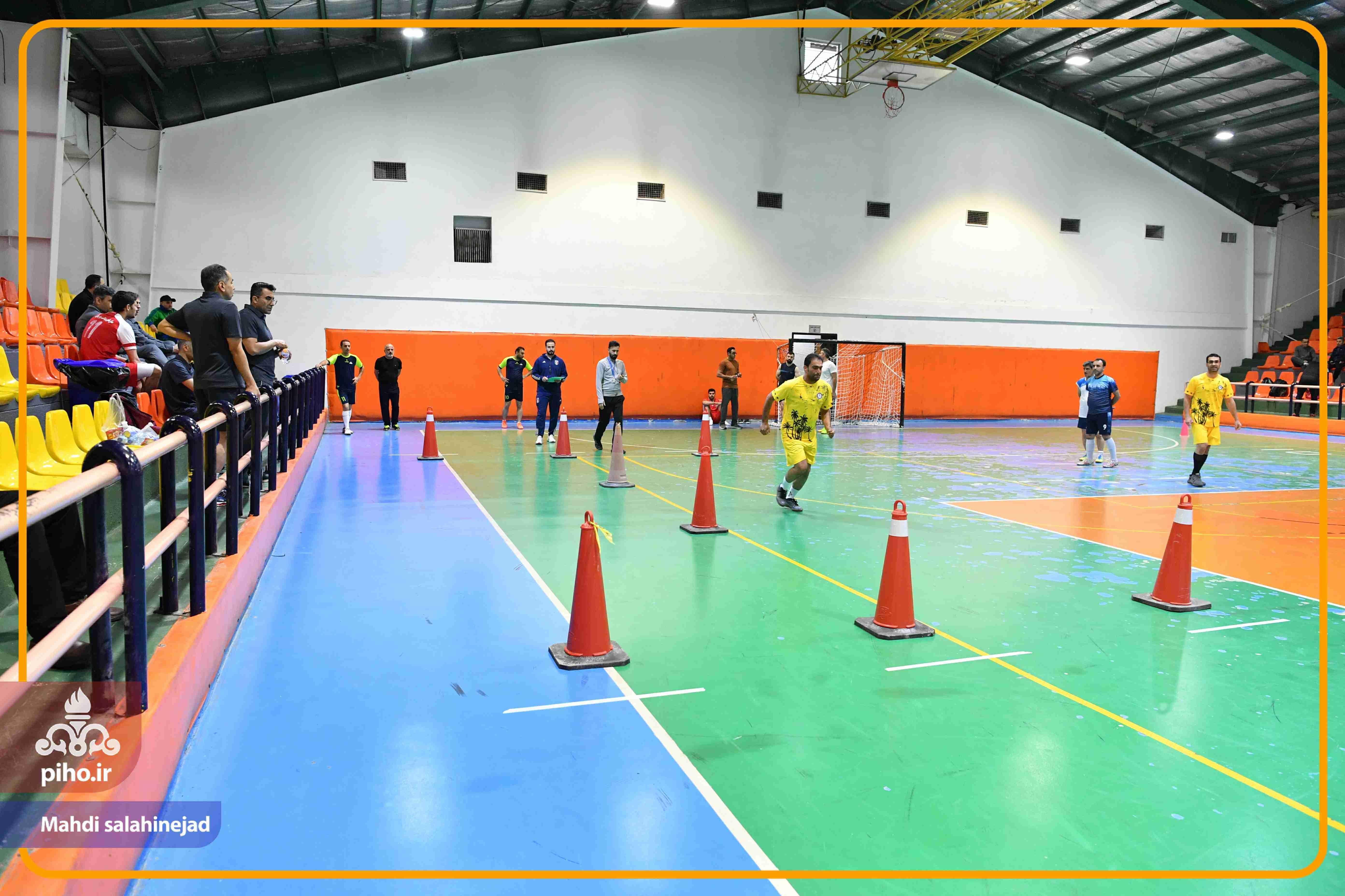 مسابقات ورزشی آقایان آذر 8