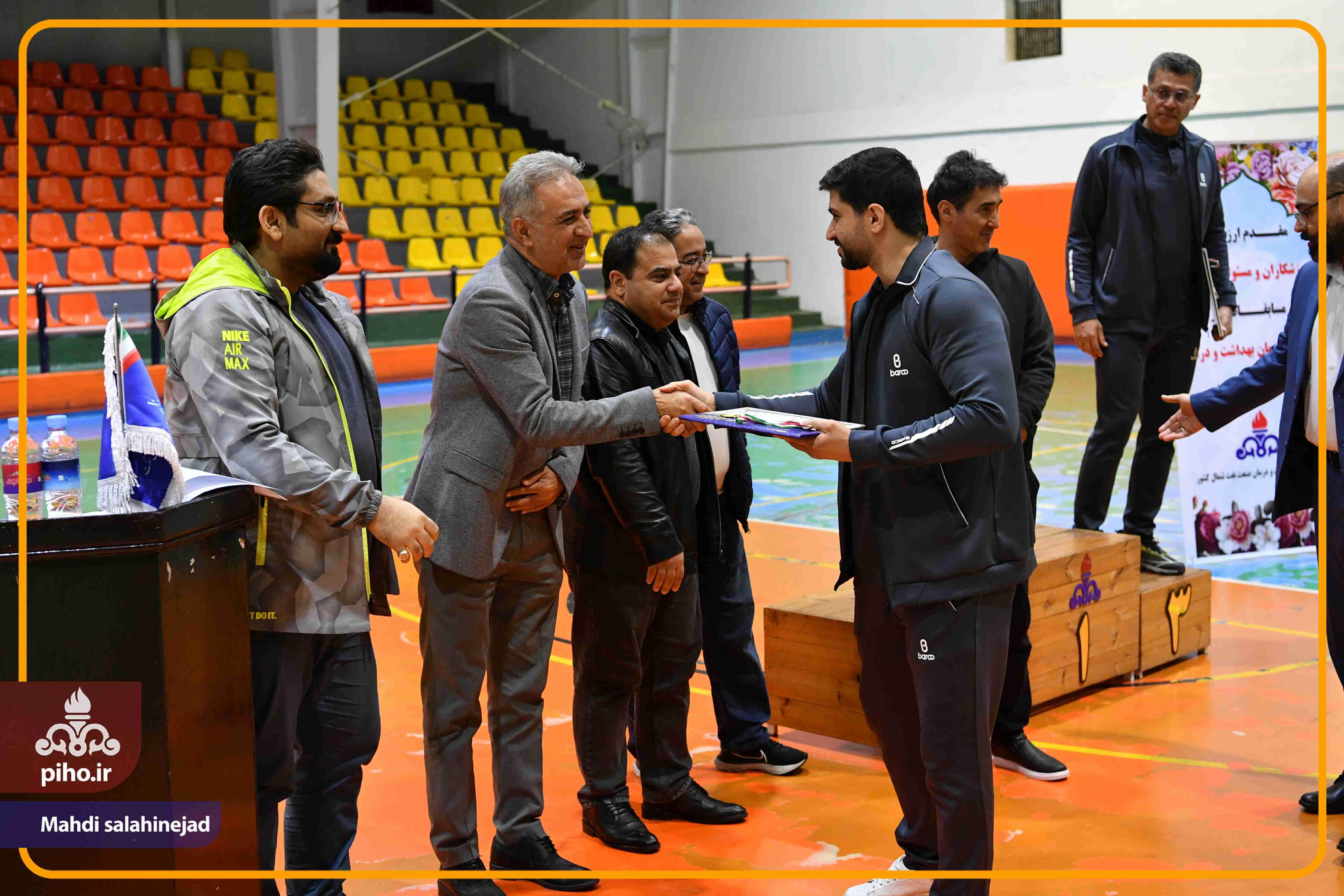 مسابقات ورزشی آقایان آذر 15