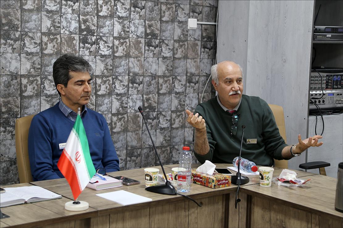 رییس بهداشت و درمان صنعت نفت فارس با فیزیوتراپیست ها به گفتگو نشست 1