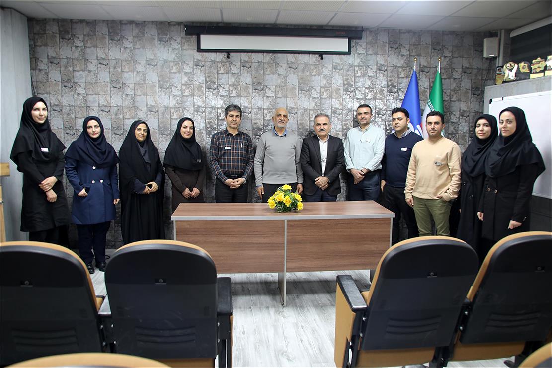 نشست رییس بهداشت و درمان صنعت نفت فارس و واحد امور مالی 8