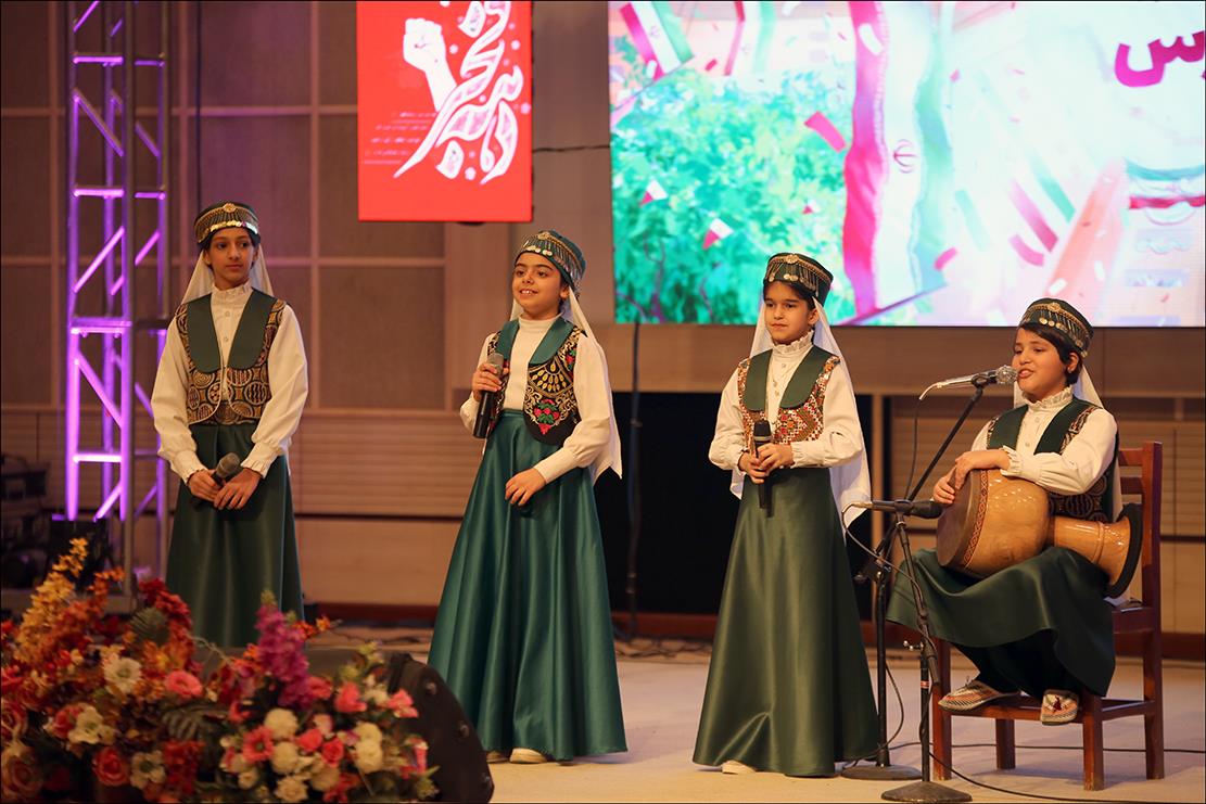 برگزاری جشن پیروزی انقلاب اسلامی در بهداشت و درمان صنعت نفت فارس 30