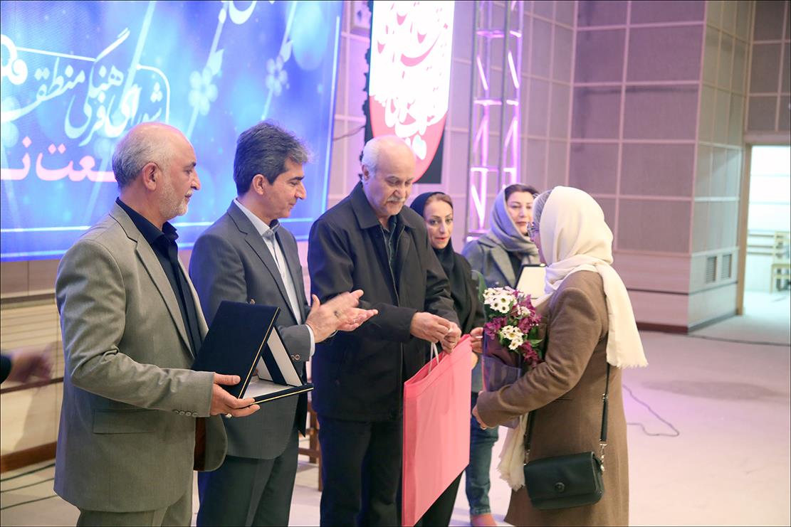 برگزاری جشن پیروزی انقلاب اسلامی در بهداشت و درمان صنعت نفت فارس 50