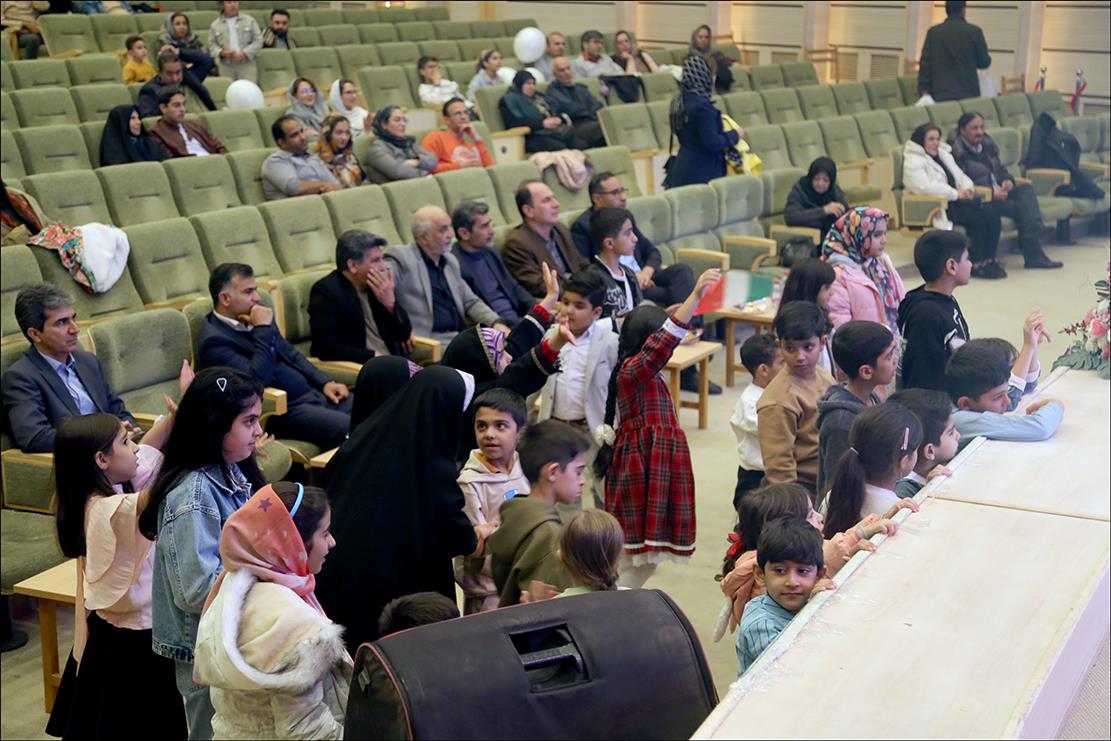 برگزاری جشن پیروزی انقلاب اسلامی در بهداشت و درمان صنعت نفت فارس 97