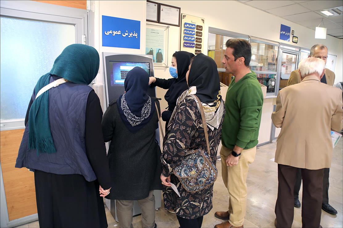 آغاز به کار دستگاه های نوبت دهی الکترونیکی در بهداشت و درمان صنعت نفت فارس/ منطقه فارس پایلوت نوبت دهی الکترونیکی شد 1