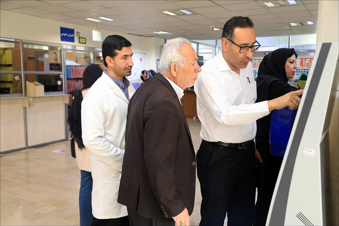 آغاز به کار دستگاه های نوبت دهی الکترونیکی در بهداشت و درمان صنعت نفت فارس/ منطقه فارس پایلوت نوبت دهی الکترونیکی شد 4