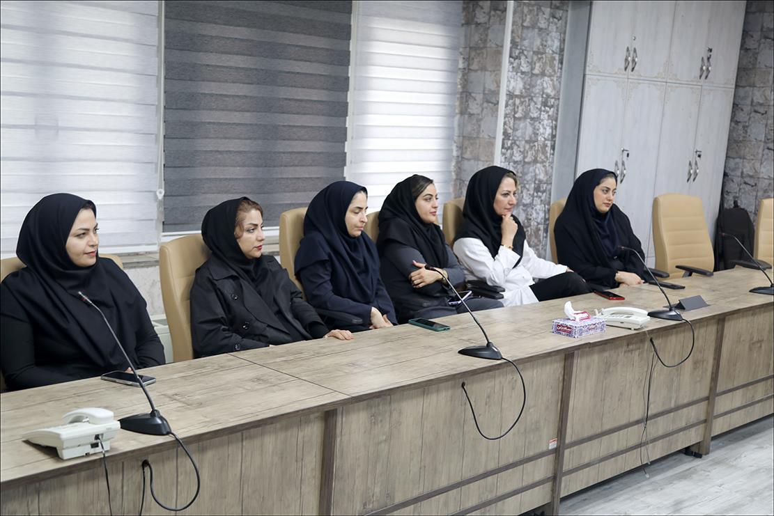 تجلیل از پرستاران نمونه بهداشت و درمان صنعت نفت فارس/ رییس سابق خدمات پرستاری منطقه فارس تکریم شد 1