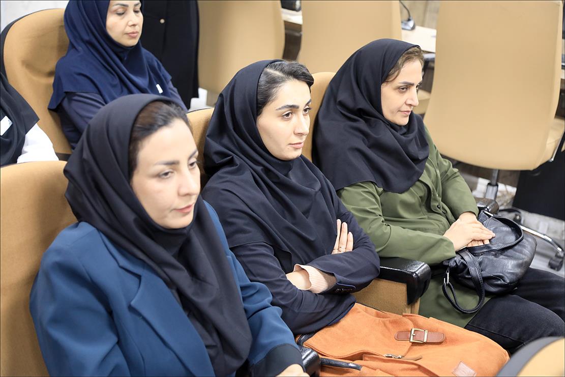 تجلیل از پرستاران نمونه بهداشت و درمان صنعت نفت فارس/ رییس سابق خدمات پرستاری منطقه فارس تکریم شد 21