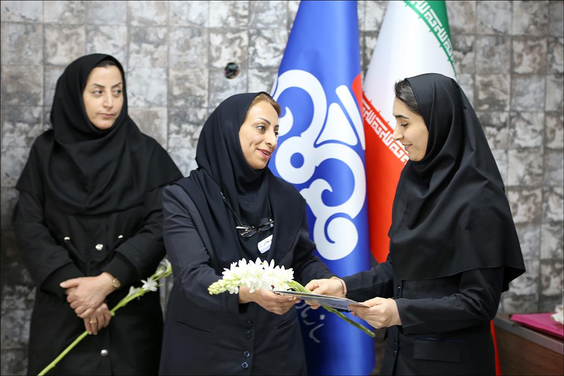 تجلیل از پرستاران نمونه بهداشت و درمان صنعت نفت فارس/ رییس سابق خدمات پرستاری منطقه فارس تکریم شد 22