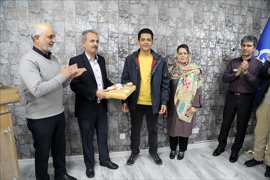 تجلیل از پرستاران نمونه بهداشت و درمان صنعت نفت فارس/ رییس سابق خدمات پرستاری منطقه فارس تکریم شد 44