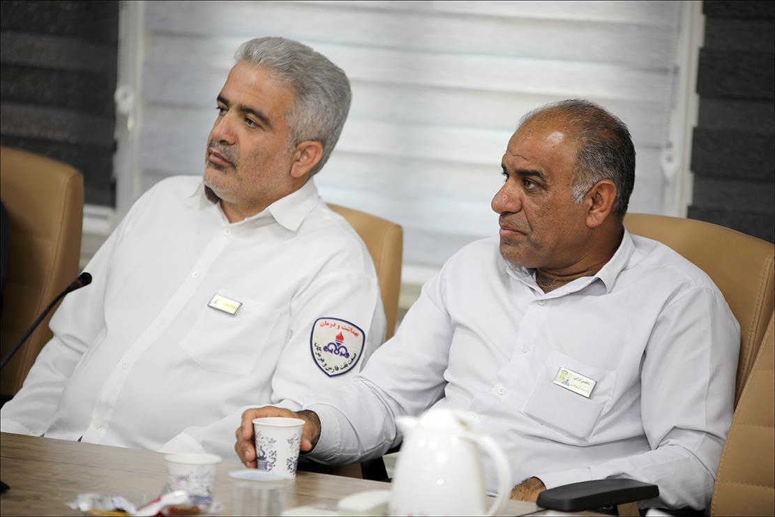 تجلیل از عوامل حادثه نشت گاز پالایشگاه 44