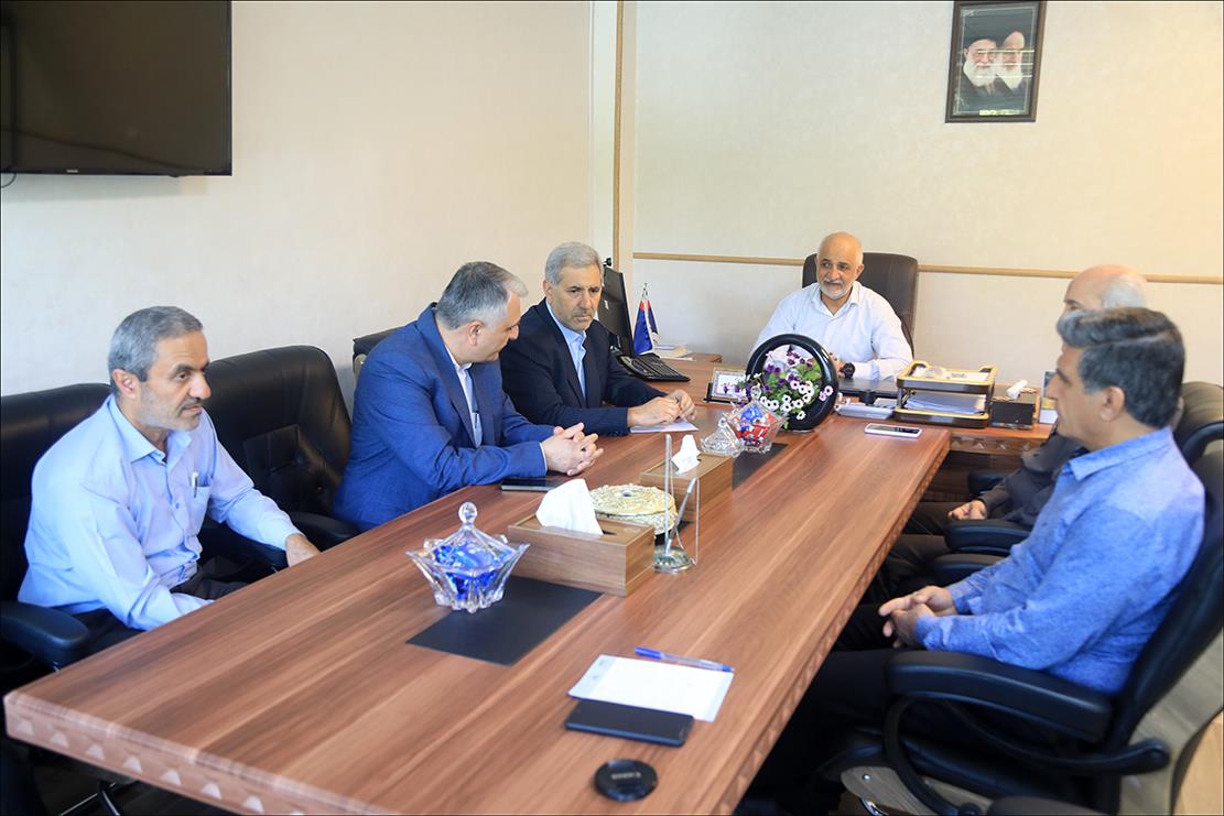 رئیس دانشگاه علوم پزشکی شیراز از بهداشت و درمان صنعت نفت فارس بازدید کرد 25