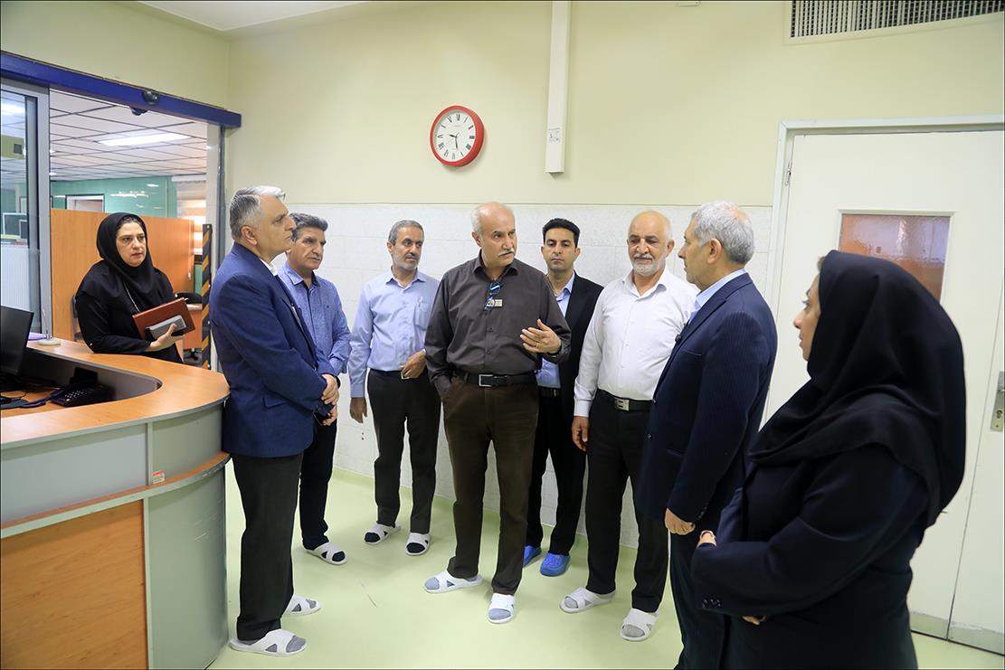 رئیس دانشگاه علوم پزشکی شیراز از بهداشت و درمان صنعت نفت فارس بازدید کرد 24
