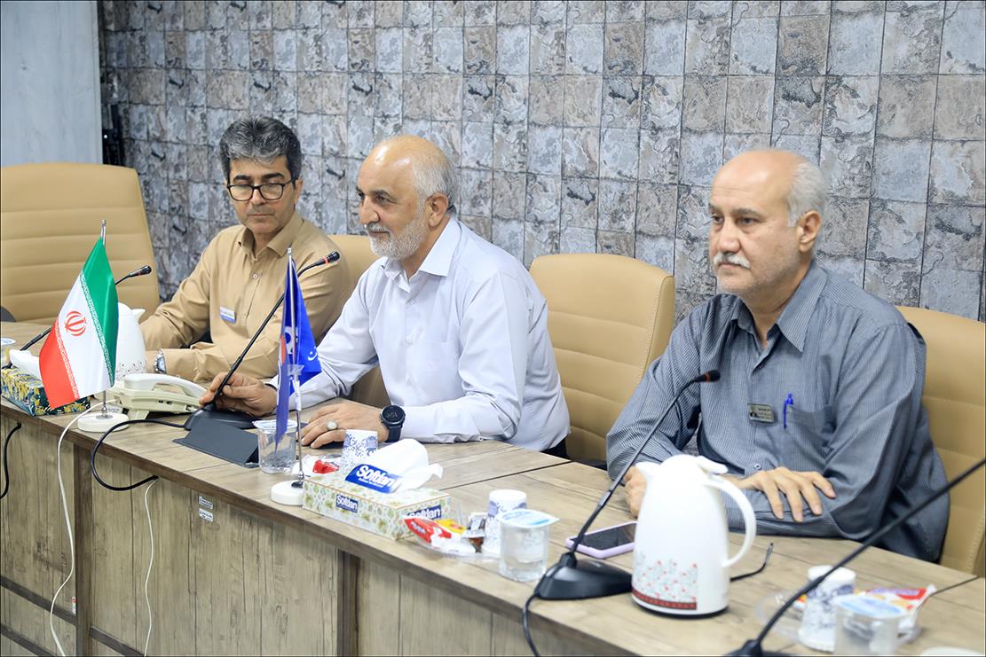 تجلیل از عوامل حادثه نشت گاز پالایشگاه 35