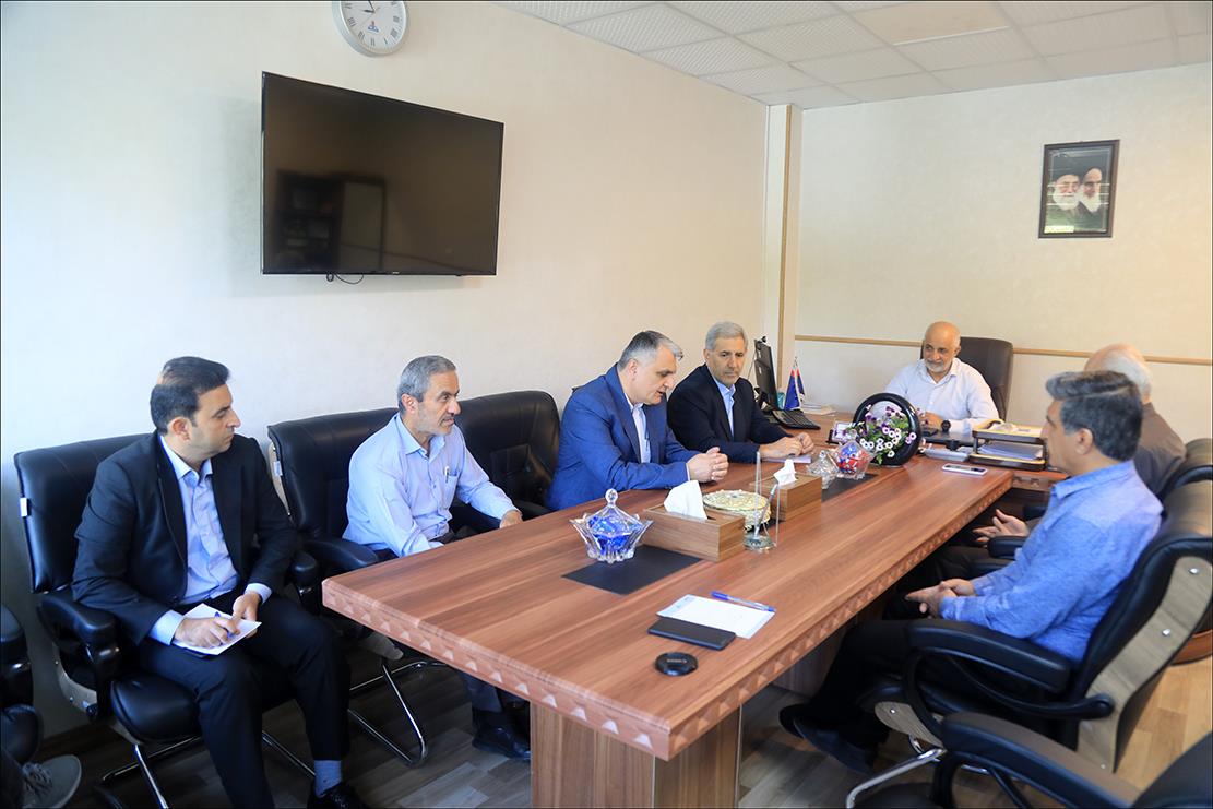 رئیس دانشگاه علوم پزشکی شیراز از بهداشت و درمان صنعت نفت فارس بازدید کرد 14