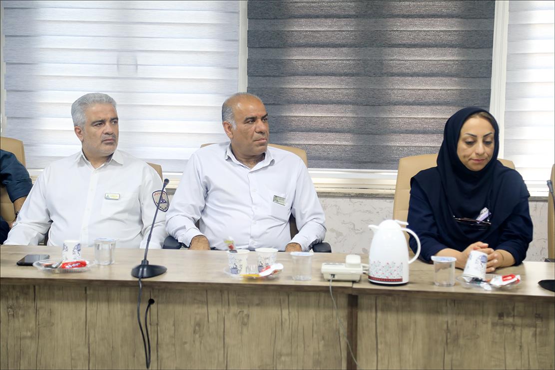 تجلیل از عوامل حادثه نشت گاز پالایشگاه 32