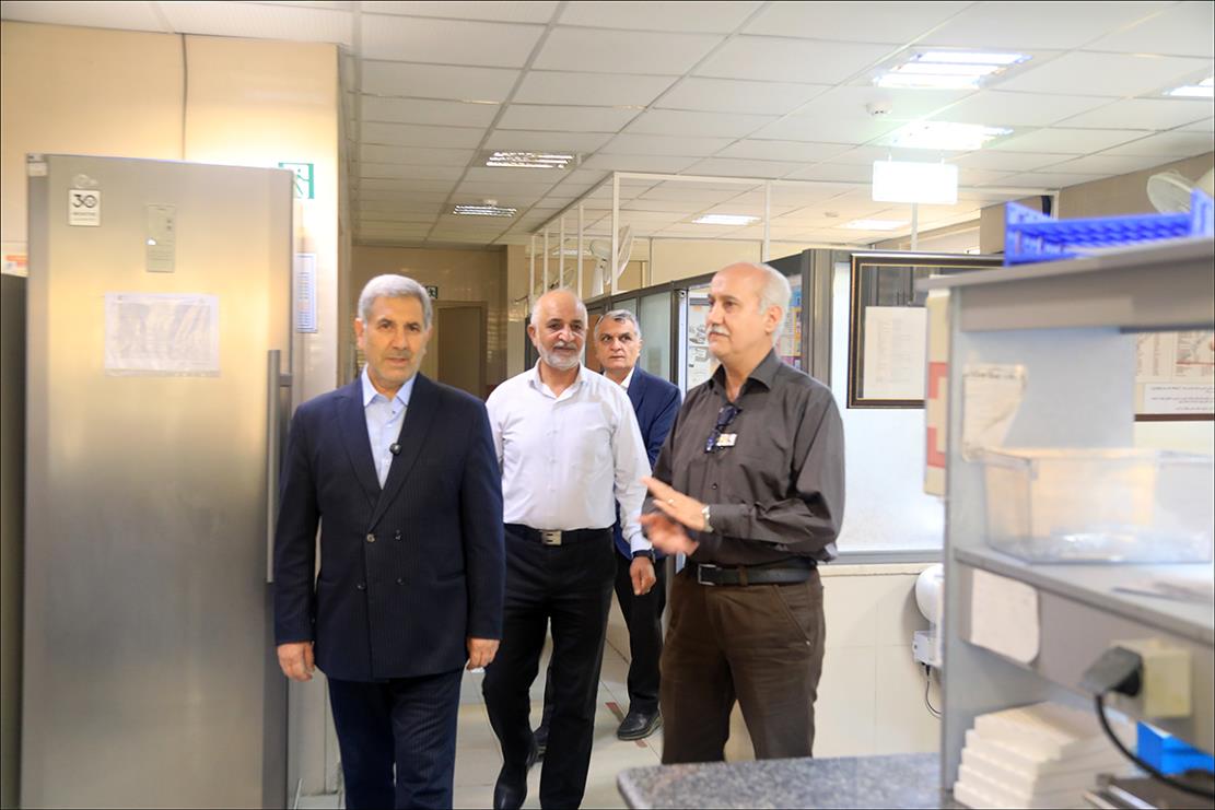 رئیس دانشگاه علوم پزشکی شیراز از بهداشت و درمان صنعت نفت فارس بازدید کرد 12