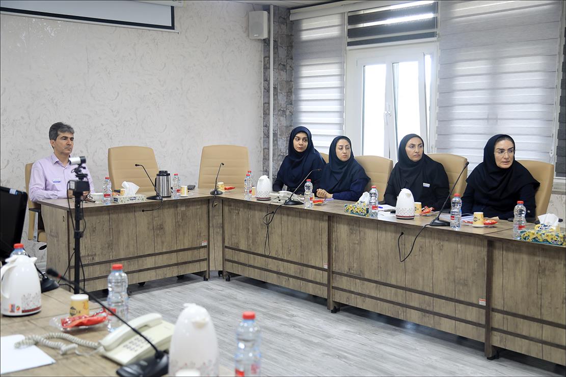 برگزاری نشست روشنگری جهاد تبیین با موضوع جنگ تحمیلی 12 روزه  18