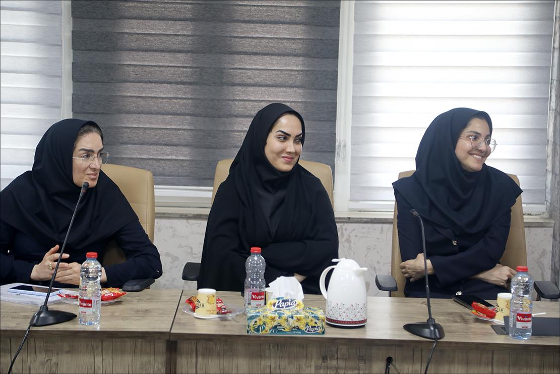 برگزاری نشست روشنگری جهاد تبیین با موضوع جنگ تحمیلی 12 روزه  12