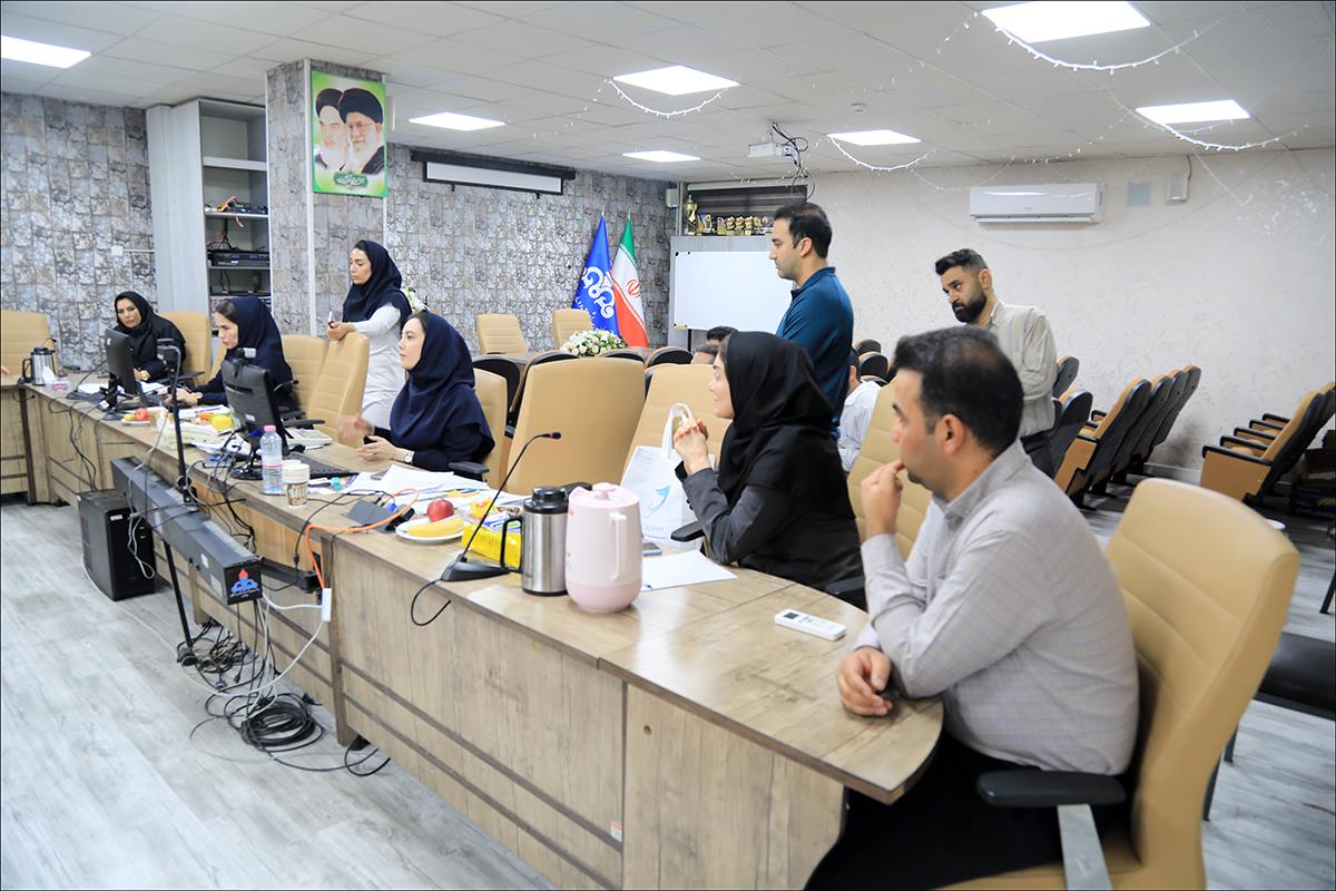 چالش های اداری کارکنان منطقه فارس با حضور رییس امور اداری سازمان بررسی شد 10