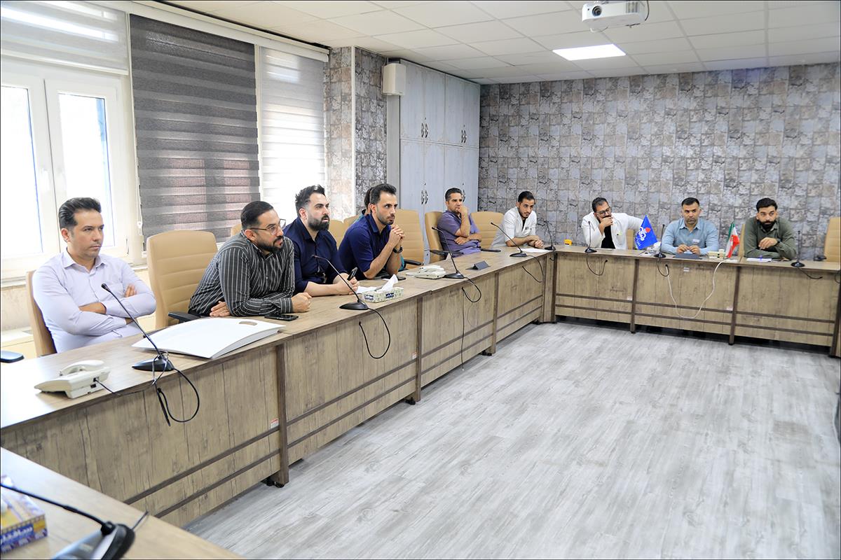 چالش های اداری کارکنان منطقه فارس با حضور رییس امور اداری سازمان بررسی شد 9