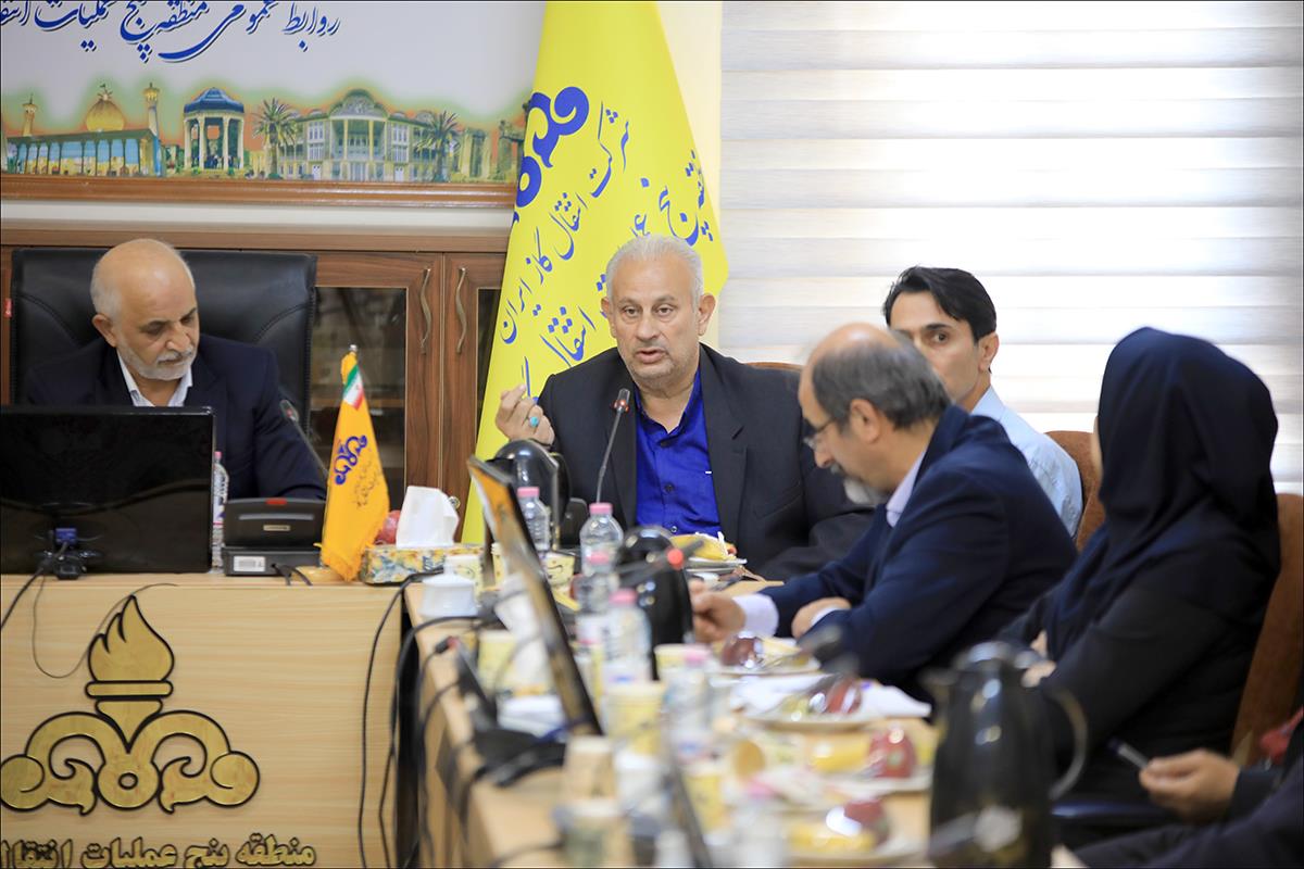 هم اندیشی مدیران شرکت های نفتی فارس با رییس بهداشت و درمان صنعت نفت فارس  36