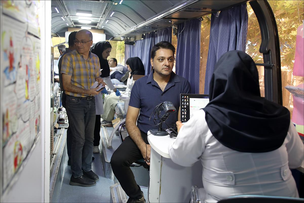 اهدای خون از سوی کارکنان بهداشت و درمان صنعت نفت فارس 5