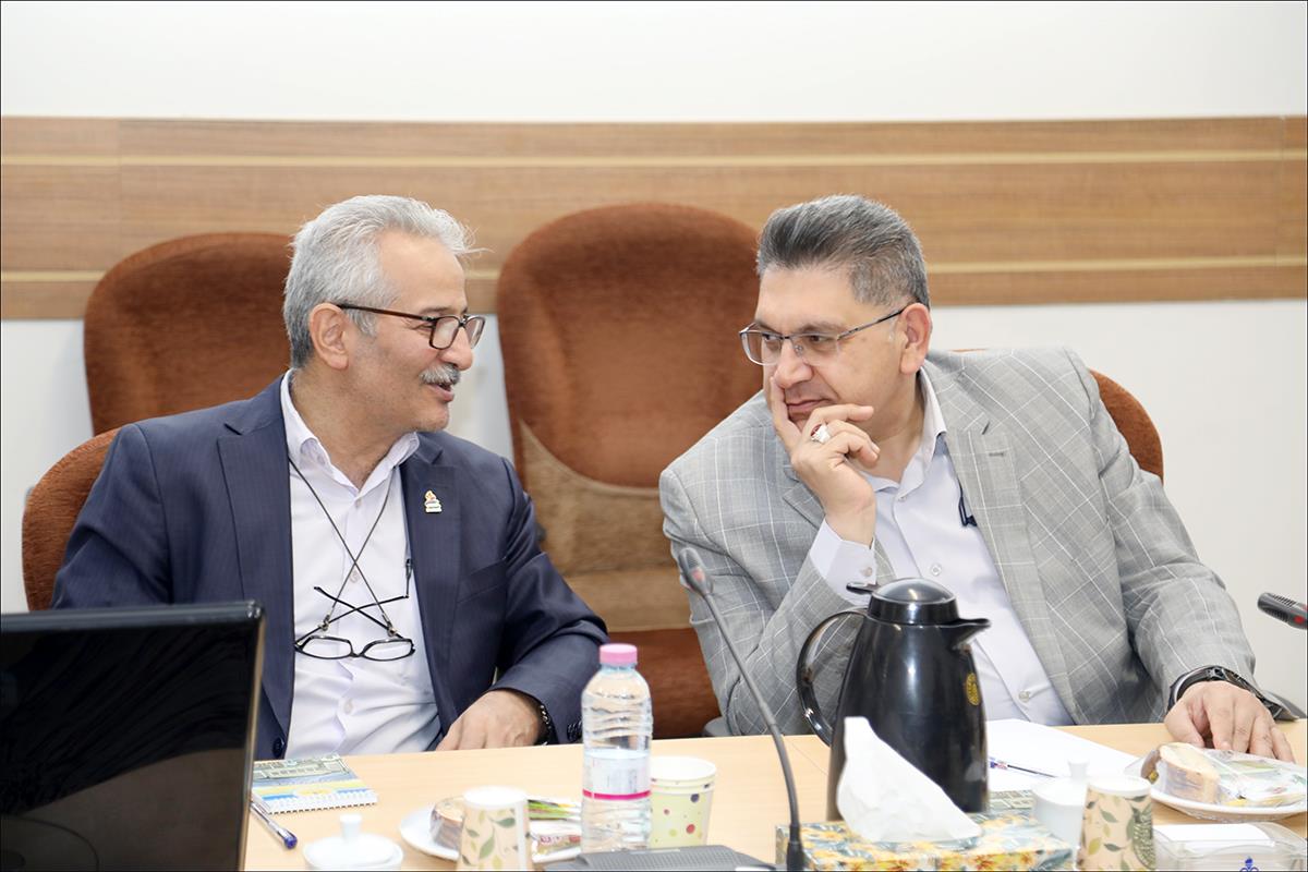 هم اندیشی مدیران شرکت های نفتی فارس با رییس بهداشت و درمان صنعت نفت فارس  23
