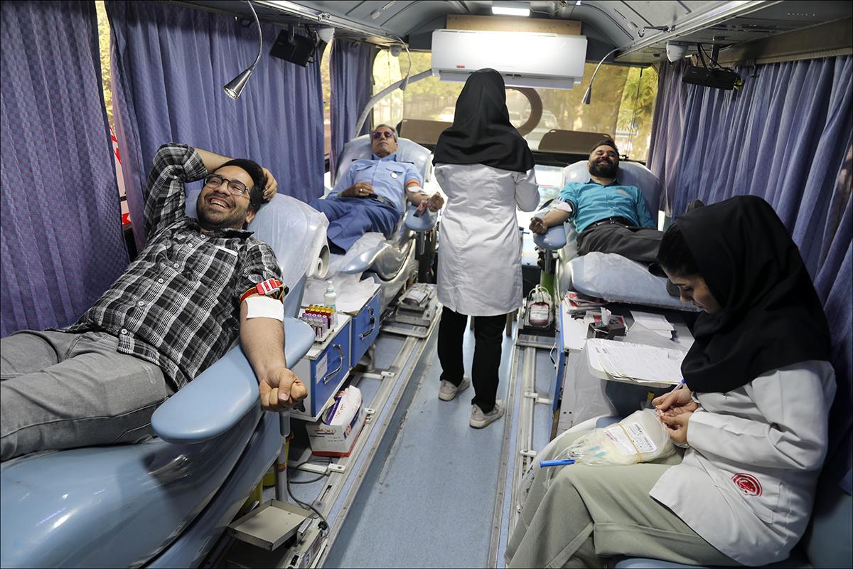 اهدای خون از سوی کارکنان بهداشت و درمان صنعت نفت فارس 4