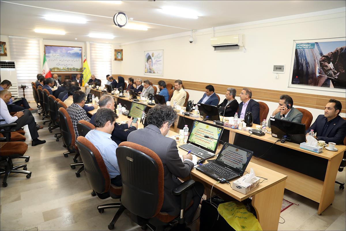 هم اندیشی مدیران شرکت های نفتی فارس با رییس بهداشت و درمان صنعت نفت فارس  5