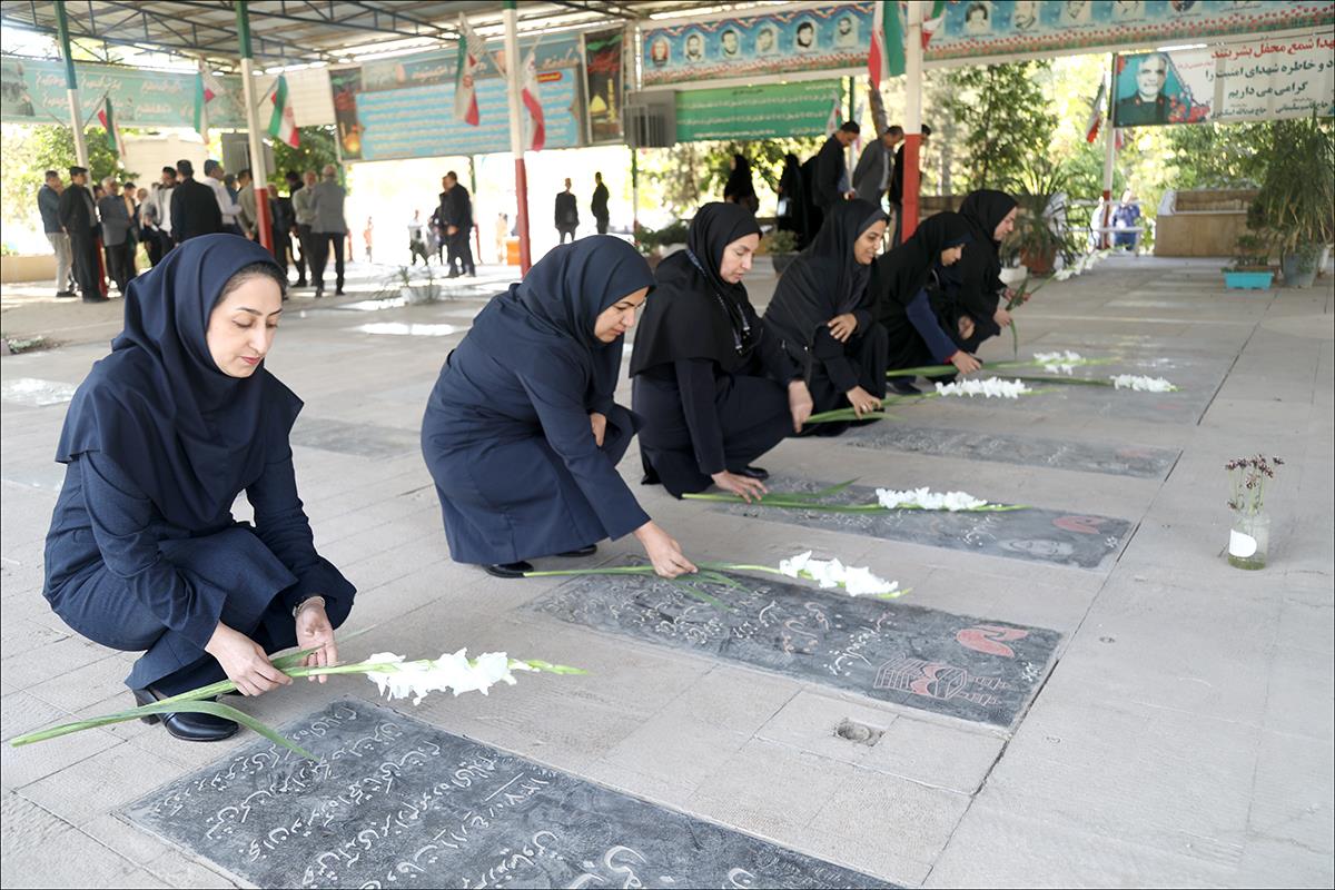 هفته بسیج/زیارت قبور شهدا 14