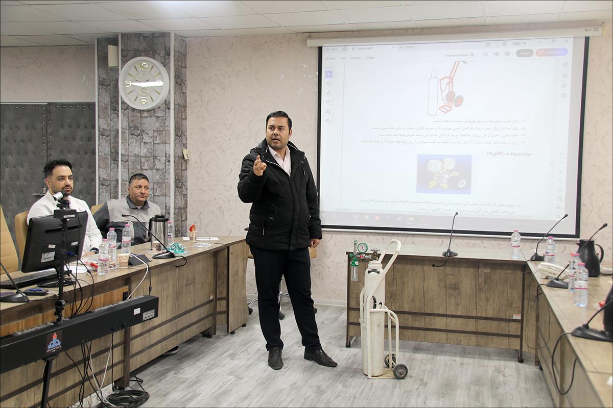 برگزاری دوره آموزشی ایمنی و دستورالعمل کار با گازهای طبی  7