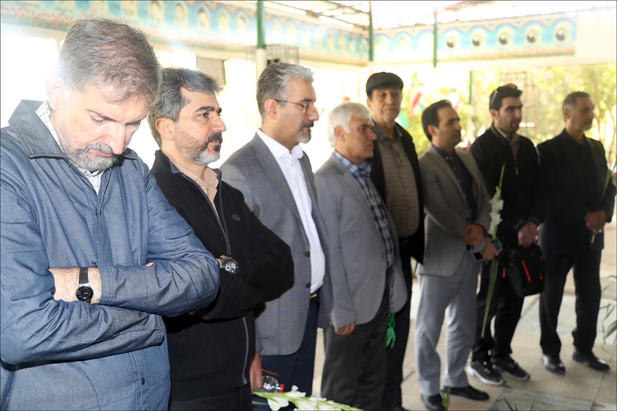 هفته بسیج/زیارت قبور شهدا 13