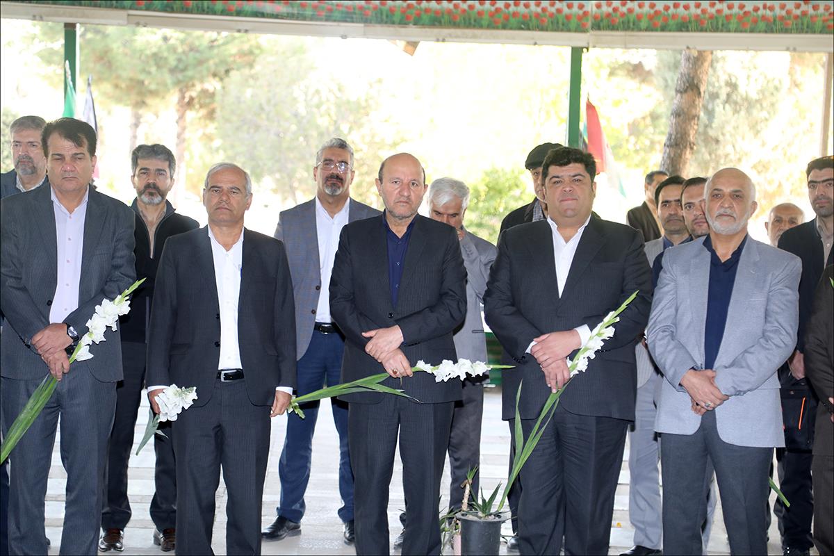 هفته بسیج/زیارت قبور شهدا 12