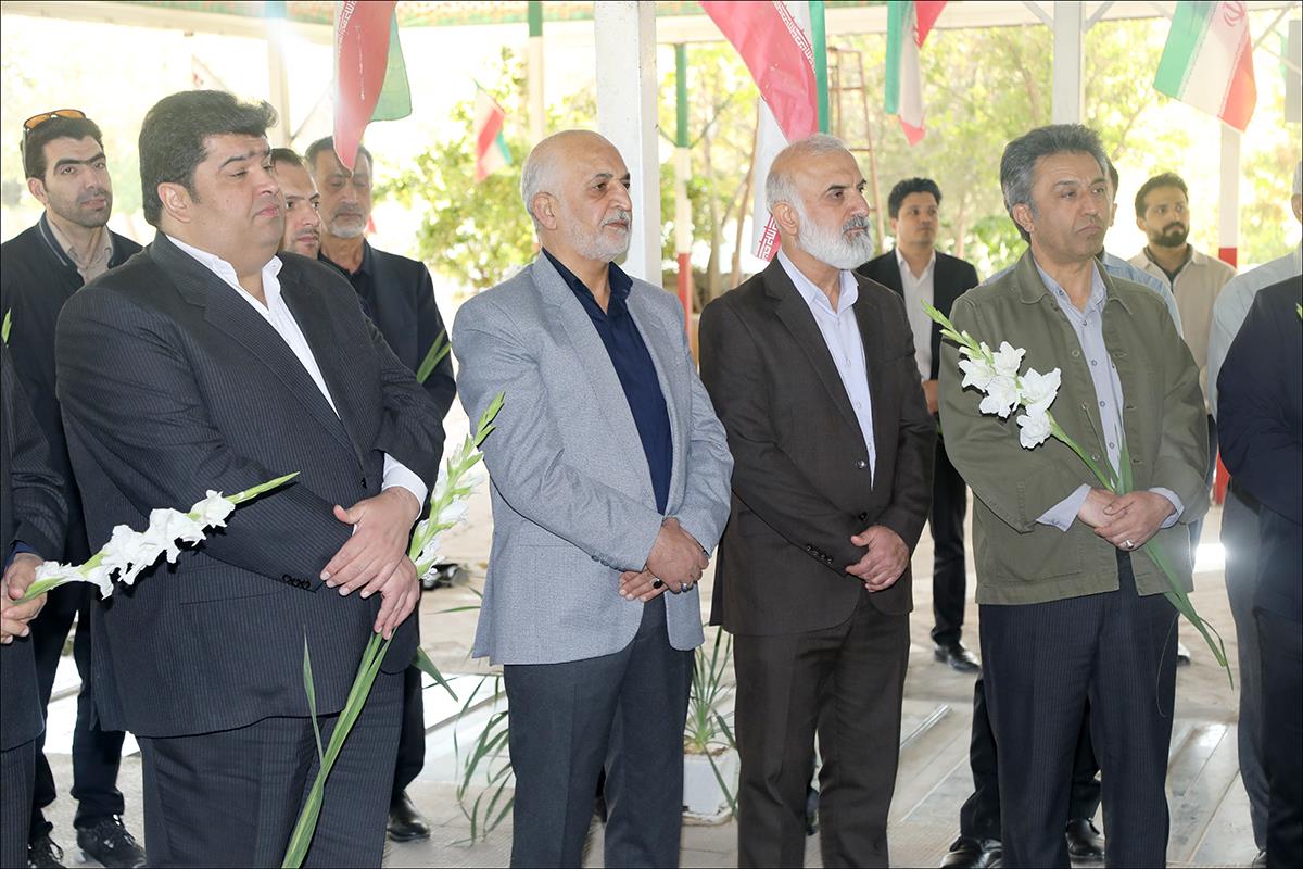 هفته بسیج/زیارت قبور شهدا 11