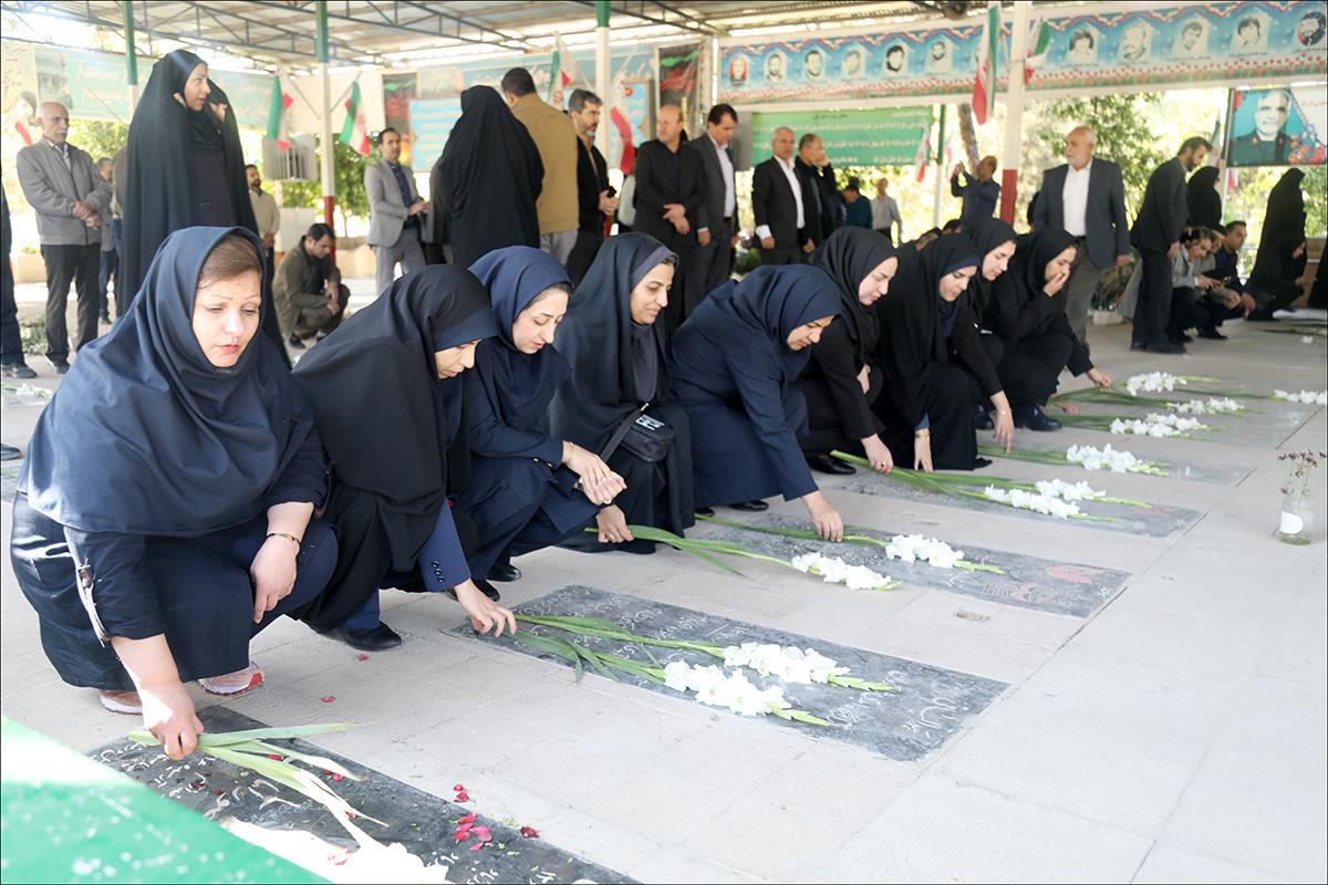 هفته بسیج/زیارت قبور شهدا 10