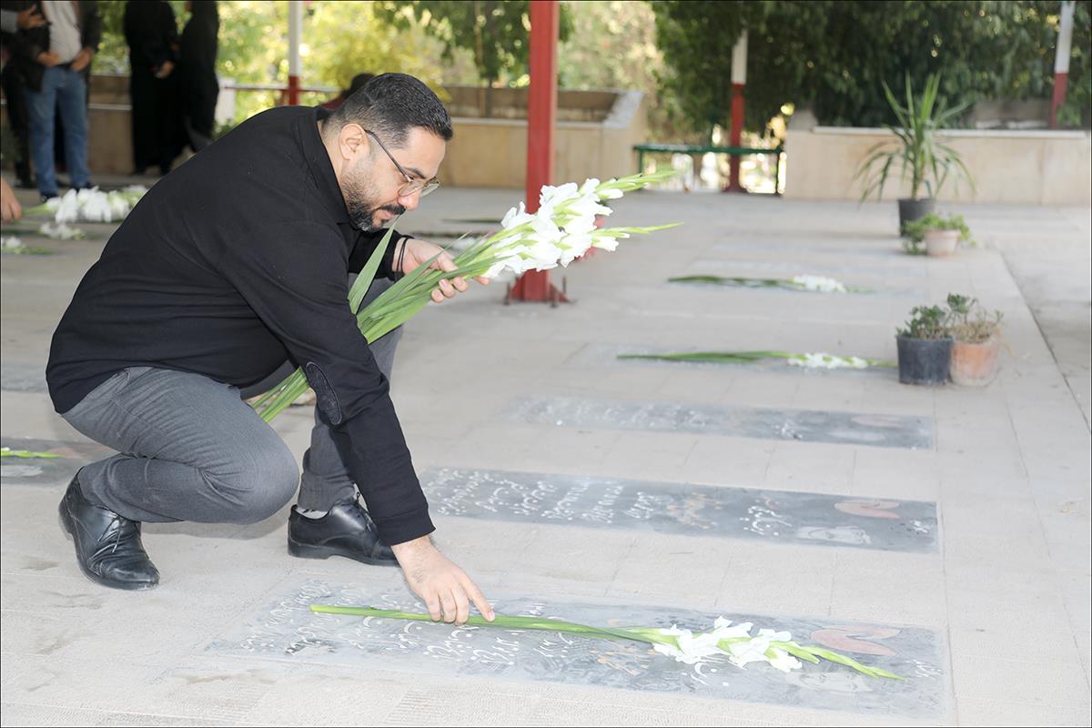 هفته بسیج/زیارت قبور شهدا 9