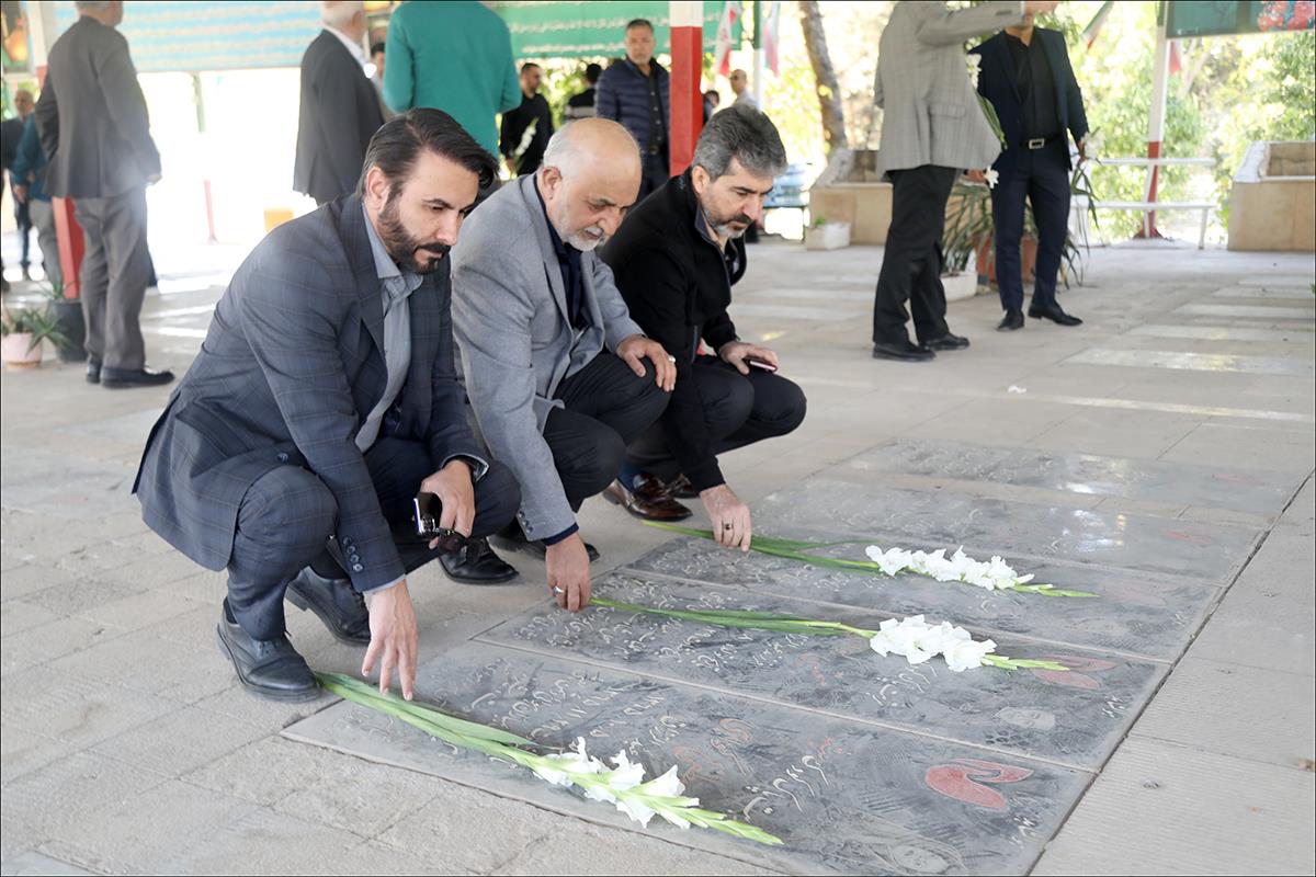 هفته بسیج/زیارت قبور شهدا 4